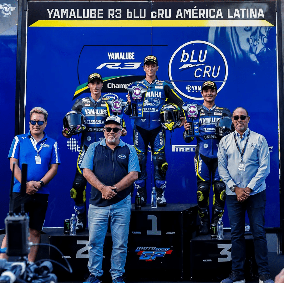 Yamalube R3 bLU cRU América Latina