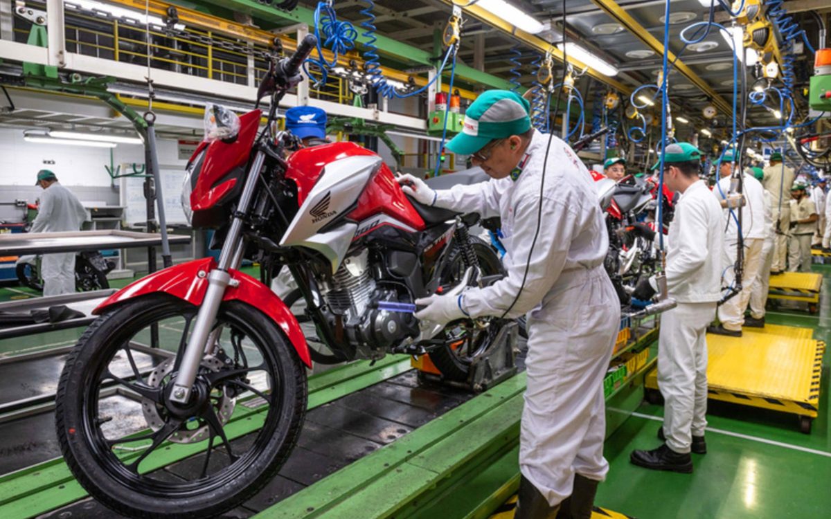 Linha de produção de motos honda